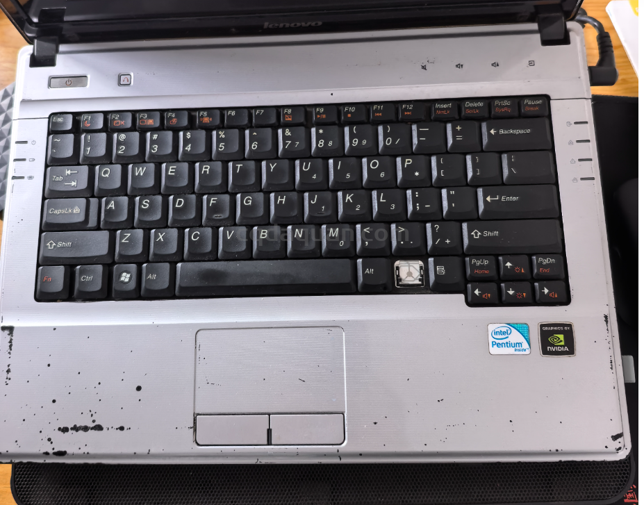 个人的第一台电脑，2009年买的联想G430，到现在用了16年了!
